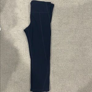 Gap fit navy high waist compression capri legging